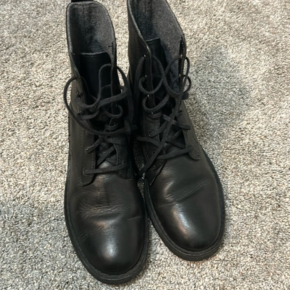 Clark’s boot sz 7